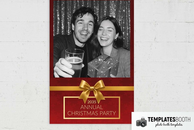 Classic Christmas photo booth template: portrait Christmas print with one photo and a gold bow